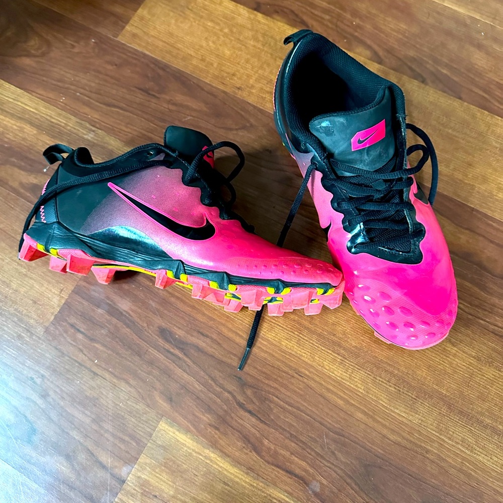Women’s cleats. Size 9.5